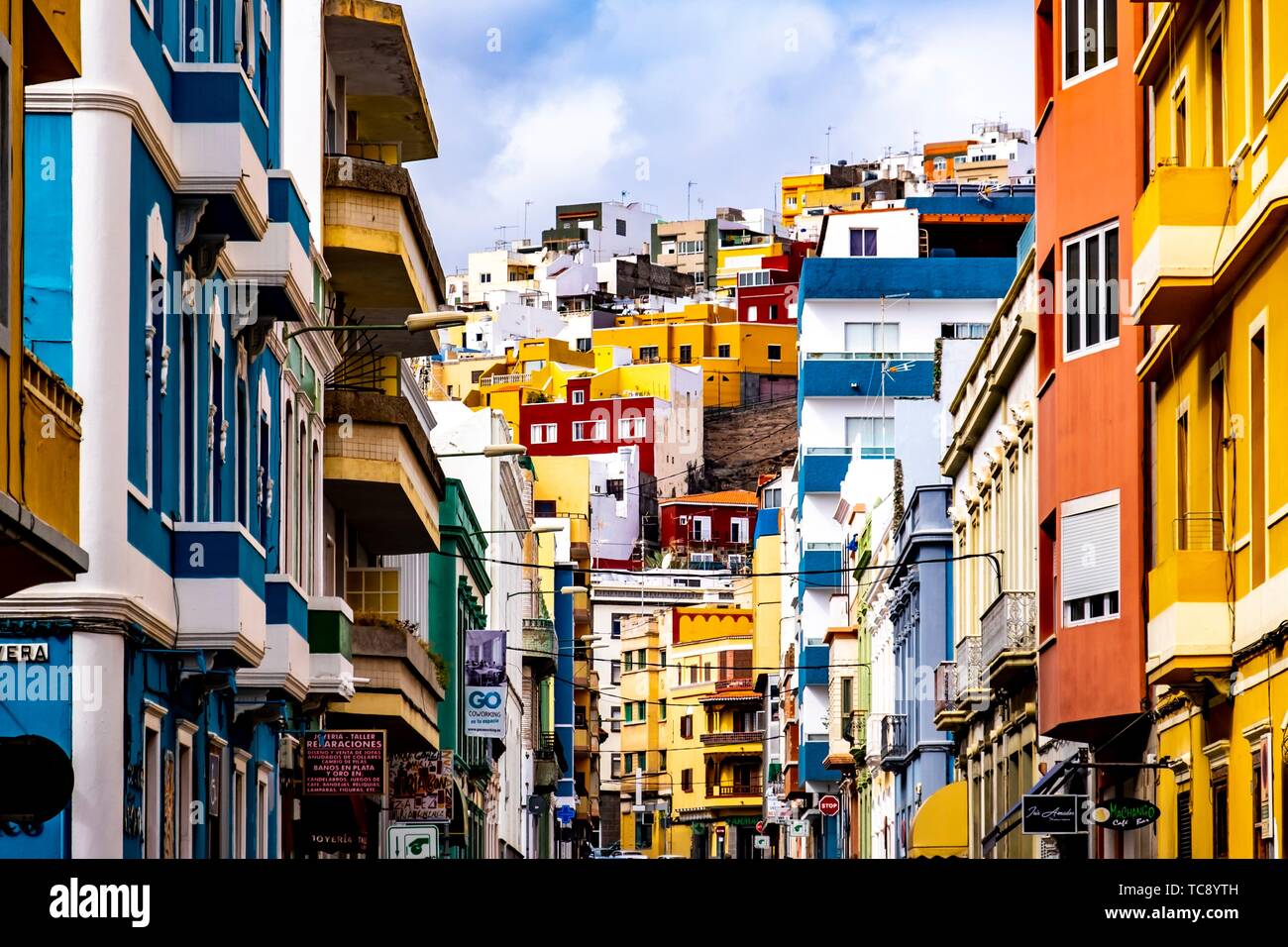paralelo Ojalá terrorismo Coloridas calles de Las Palmas de Gran Canaria, Islas Canarias Fotografía  de stock - Alamy