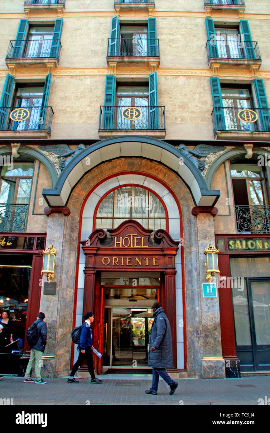 Hotel Oriente 1882, arquitecto Eduard Fontseré i Mestres, La Rambla, Ciutat  Vella, Barcelona, Cataluña, España Fotografía de stock - Alamy