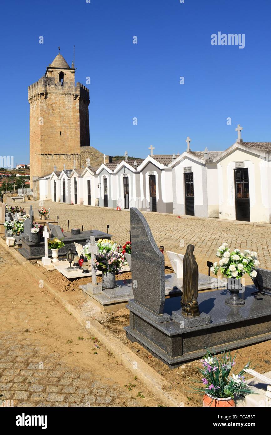 Castillo de Freixo de Espada a cinta, distrito de Braganza, Trás os  Montes-Alto provincia Douro, Portugal Fotografía de stock - Alamy