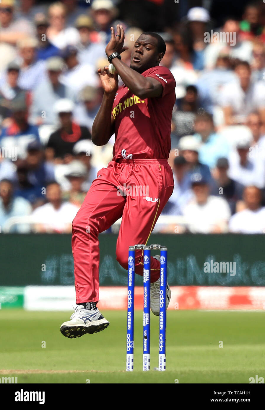 West Indies" Carlos Brathwaite en acción durante la ICC Cricket World Cup match a la fase de grupos, Nottingham Trent Bridge. Foto de stock