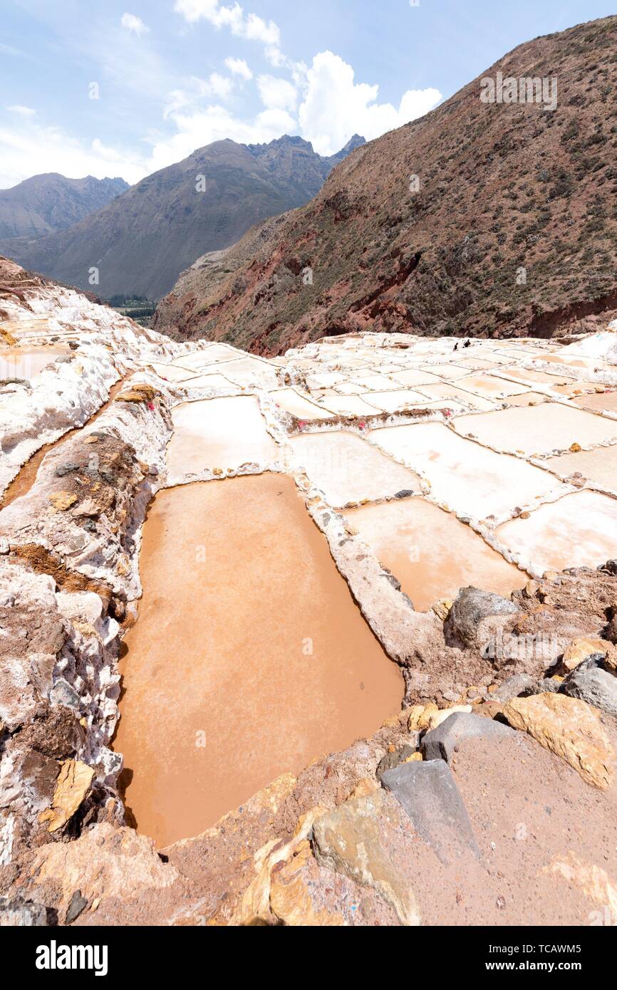 Los estanques de evaporación de sal de Maras (Salinas de Cacerolas de evaporación de sal en Maras Perú Fotografía de