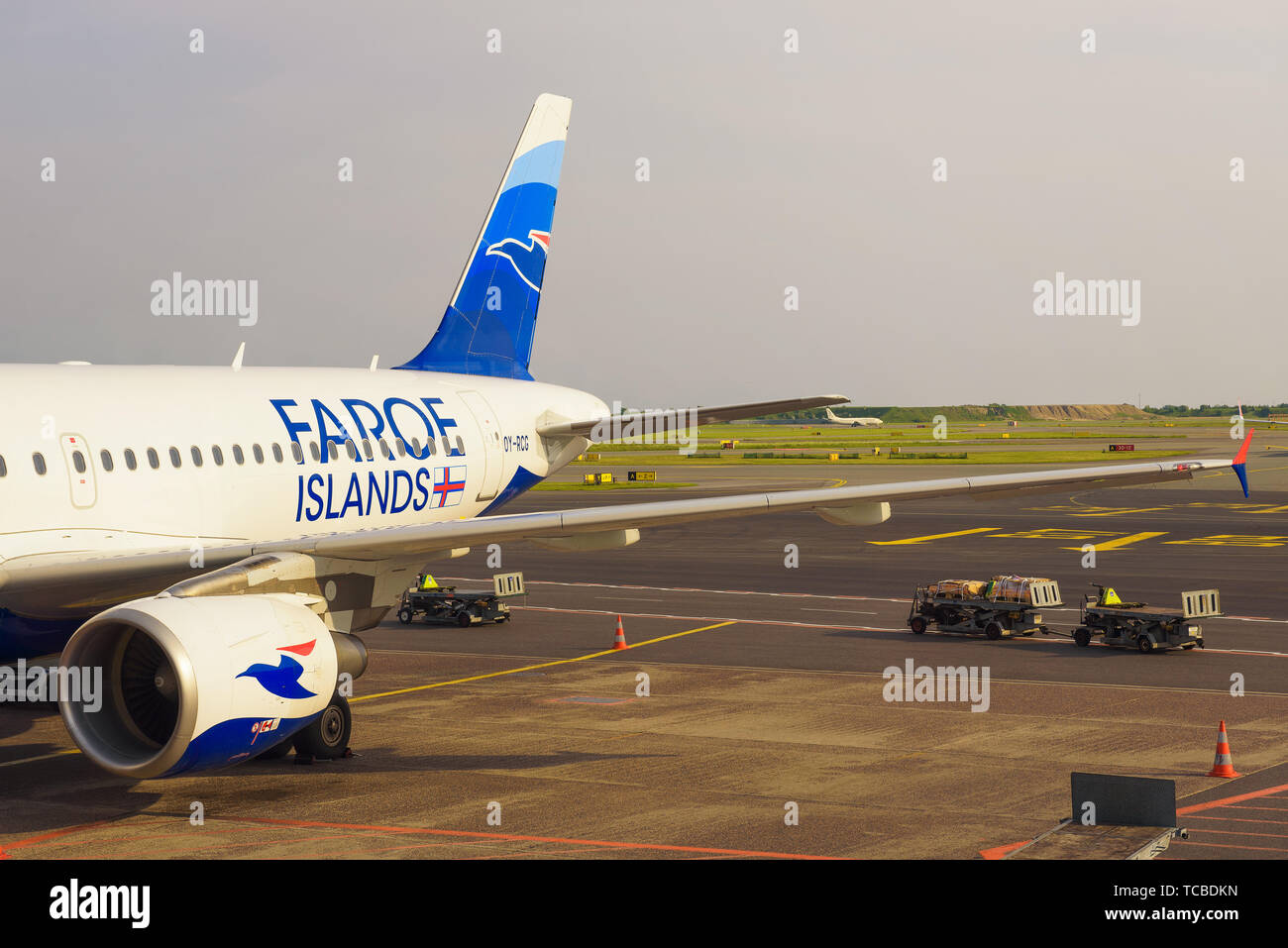 Avión de Atlantic Airways se prepara para el vuelo en el aeropuerto de las Islas  Feroe Fotografía de stock - Alamy