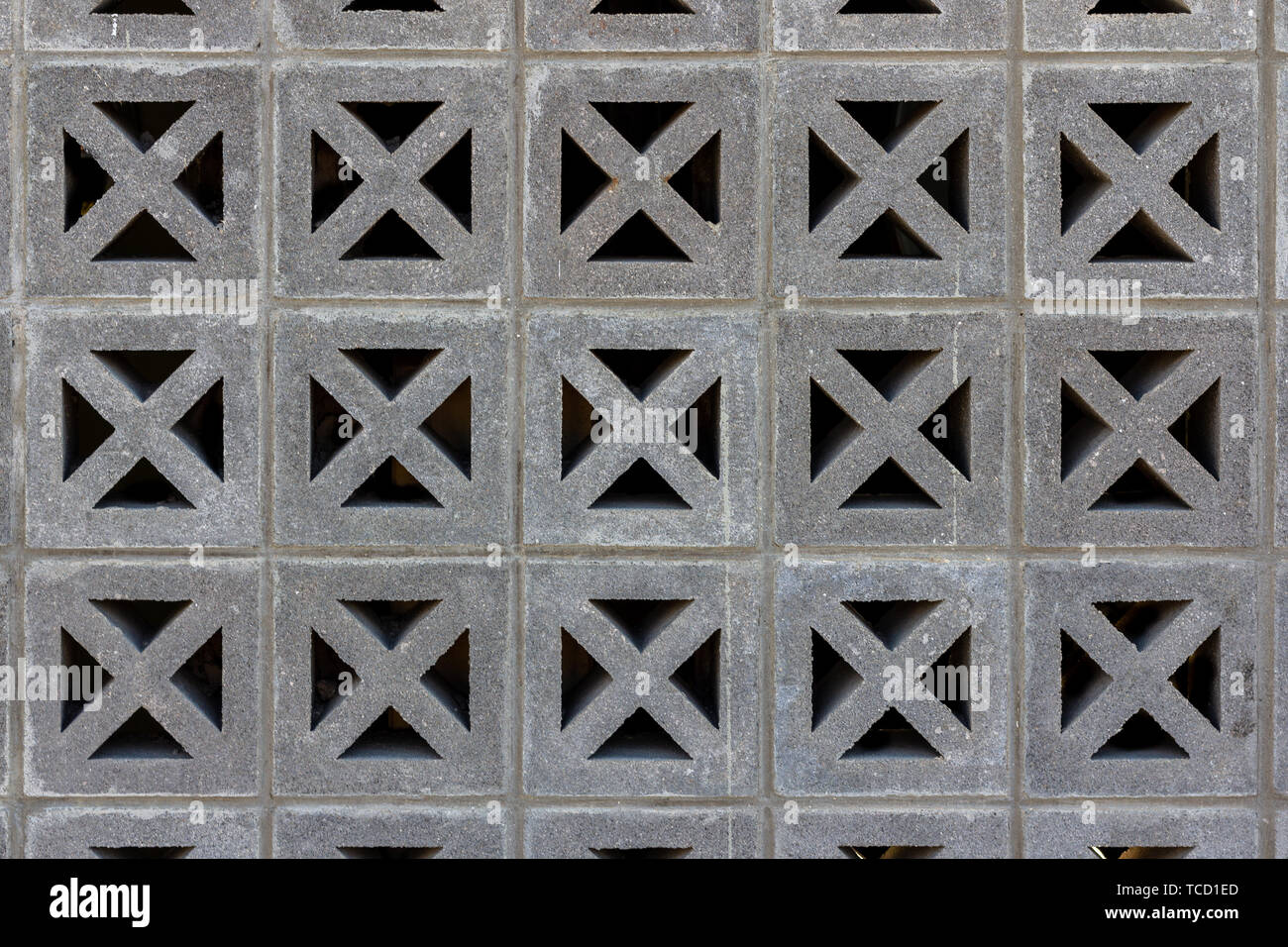 Bloques de hormigón decorativas forman un patrón de cuadrícula de plazas y  diagonales Fotografía de stock - Alamy