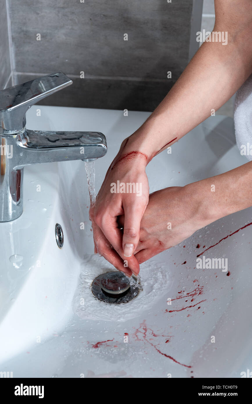 Sangre y lavabo en baño fotografías e imágenes de alta resolución - Alamy