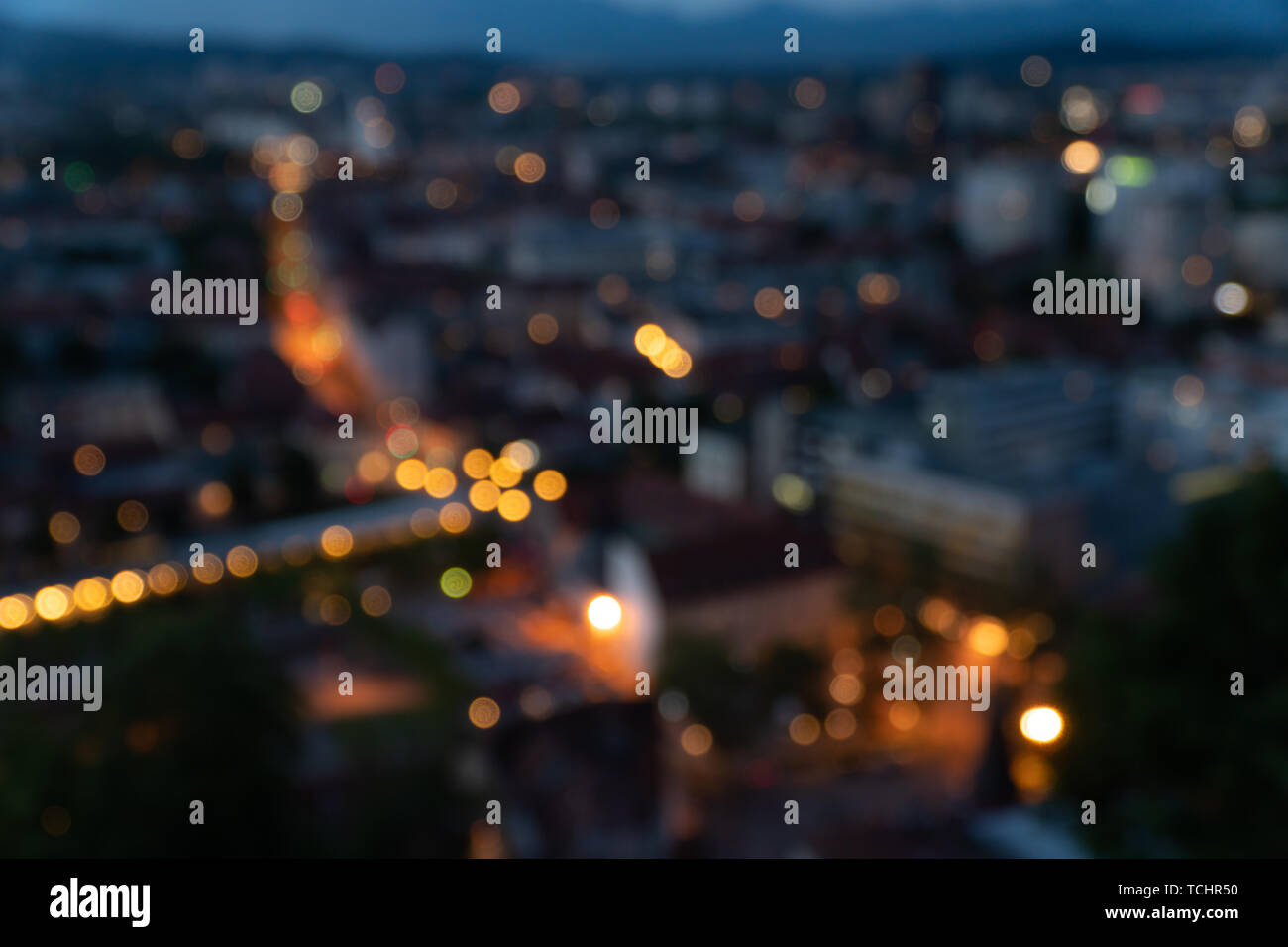 Light Night bokeh desenfoque de la ciudad por la noche, la foto de fondo Foto de stock