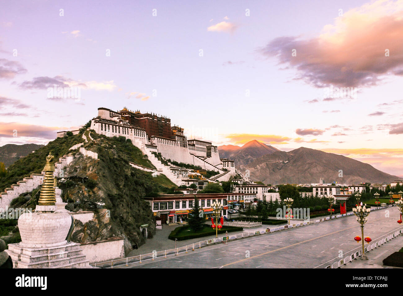 Paisaje de la Divina Namuco lago en el Palacio Potala en Lhasa, Tibet Foto de stock