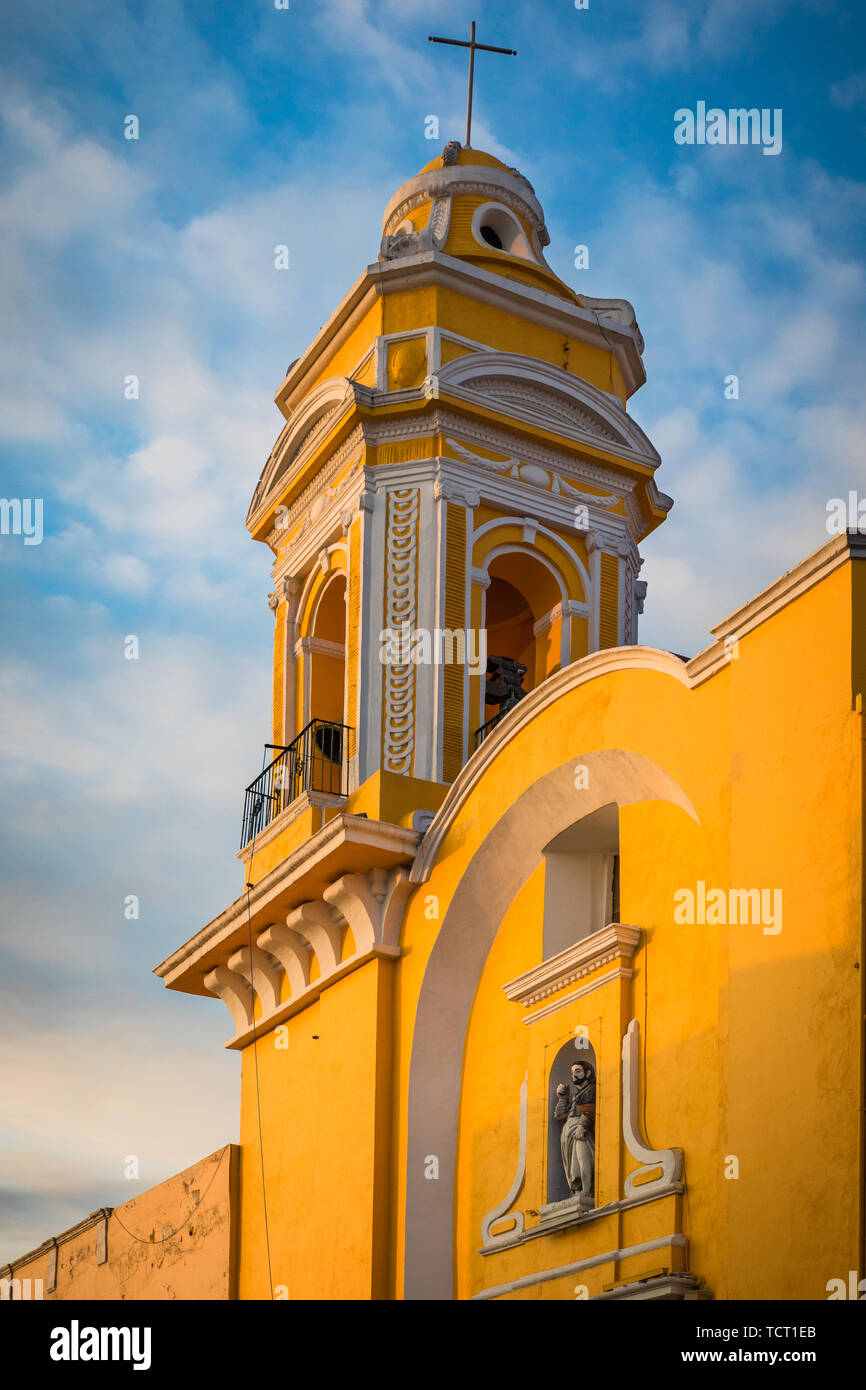 El Templo del Ex-Hospital de San Roque es una iglesia histórica en la  ciudad de Puebla, en el estado mexicano de Puebla. ---, Oficialmente  Heroica Puebla Pueb Fotografía de stock - Alamy