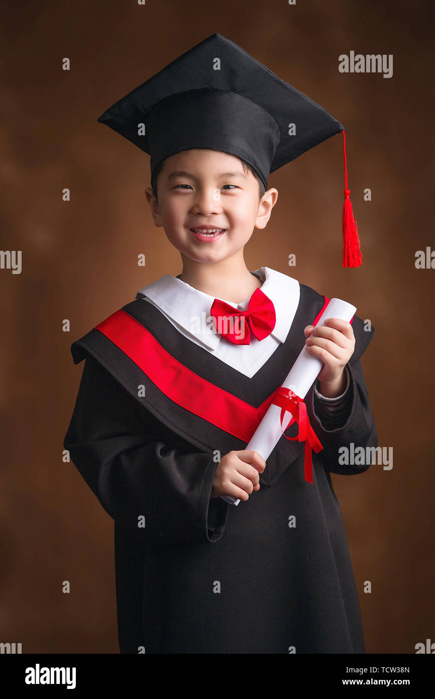 Traje de graduación fotografías e imágenes de alta resolución - Alamy