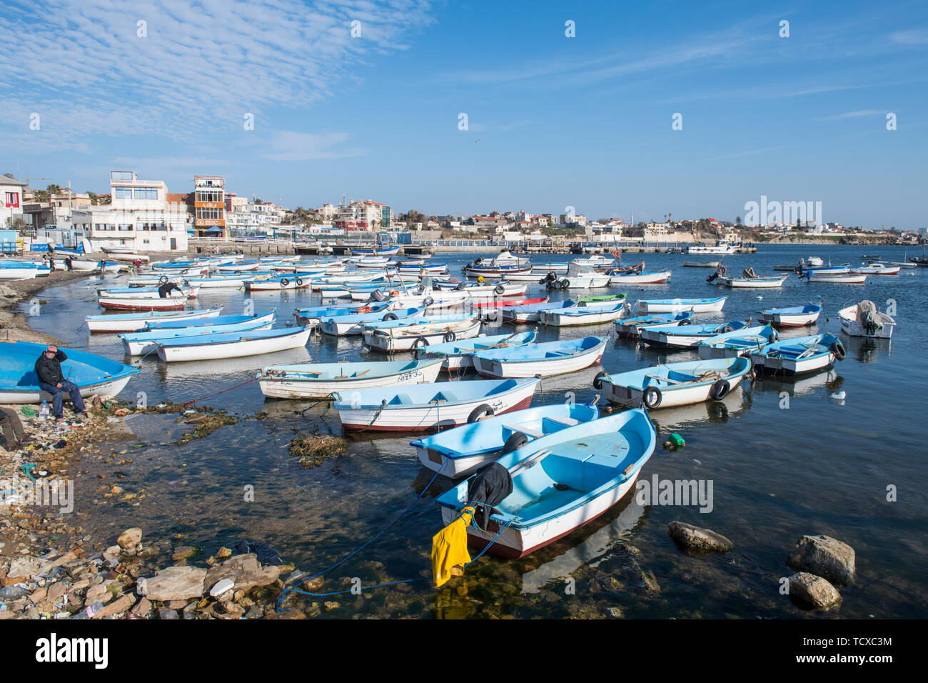 Barco pequeño puerto de Tamentfoust, Argel, Argelia, Norte de África, África Foto de stock