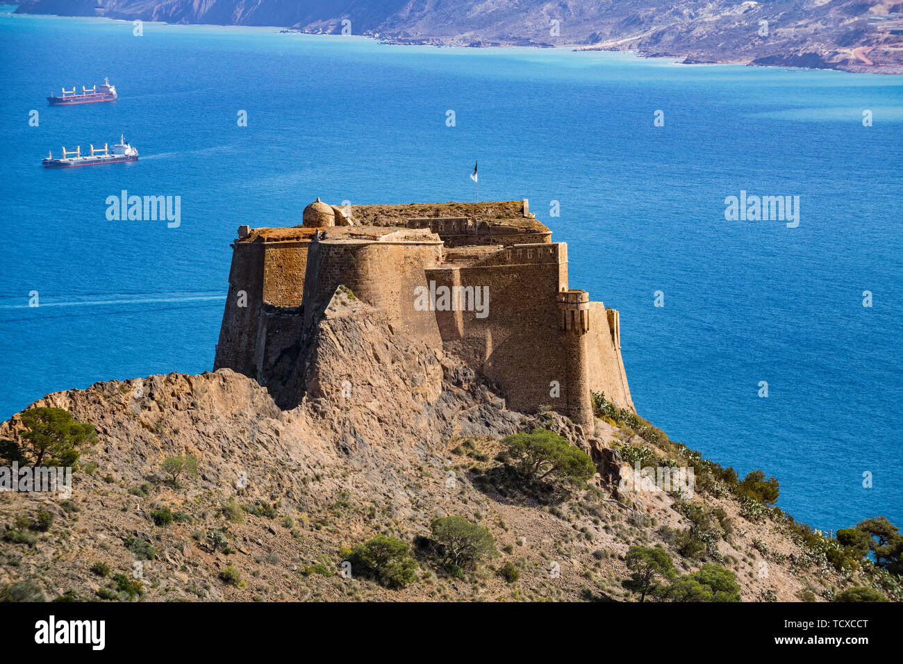 Vistas de Orán con el castillo de Santa Cruz en el primer plano, Orán, Argelia, el Norte de África, África Foto de stock