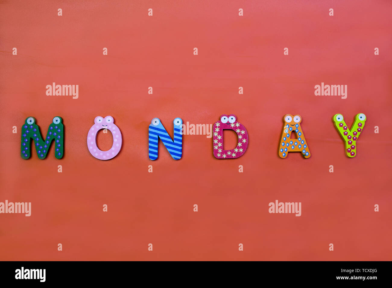 Bloques De Colores Palabras En Inglés Lunes Foto Imagen De
