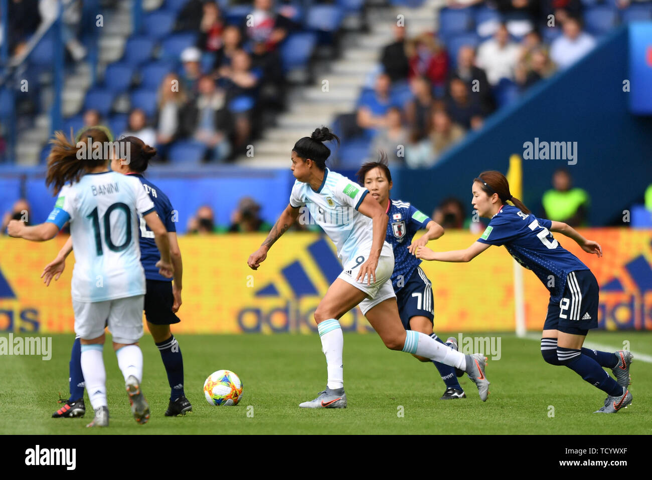 10 de junio de 2019 en París, Francia Copa Mundial Femenina de Fútbol Francia 2019: Argentina v Japón Florencia Soledad Jaimes (Argentinien) (9) atacan de stock - Alamy