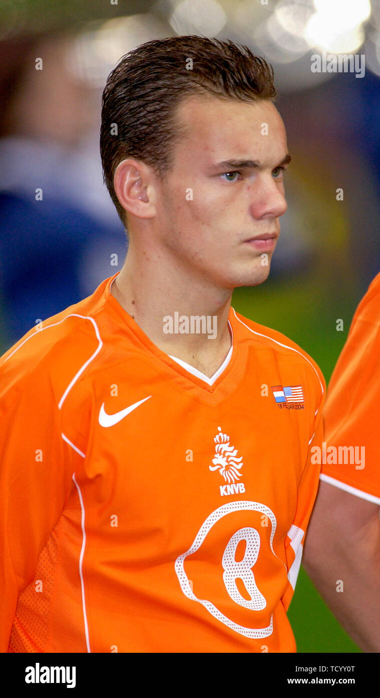 Ámsterdam ArenA, Holanda, 18.2.2004 el fútbol: amistoso internacional,  Holanda (naranja) vs EE.UU. (blanco) 1:0 -- Wesley Sneijder (NED Fotografía  de stock - Alamy