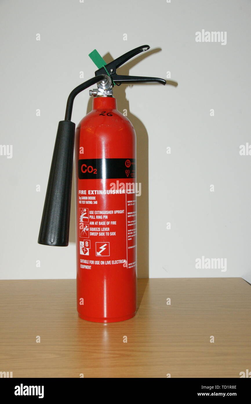 Extintor de CO2, el fuego eléctrico Fotografía de stock - Alamy