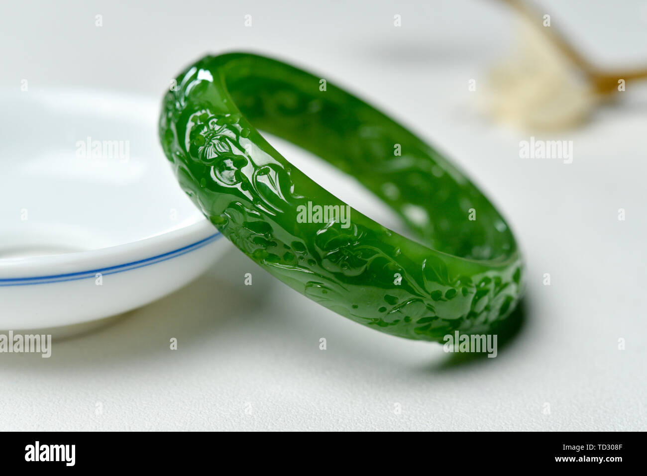 Pulseras de jade fotografías e imágenes de alta resolución - Alamy