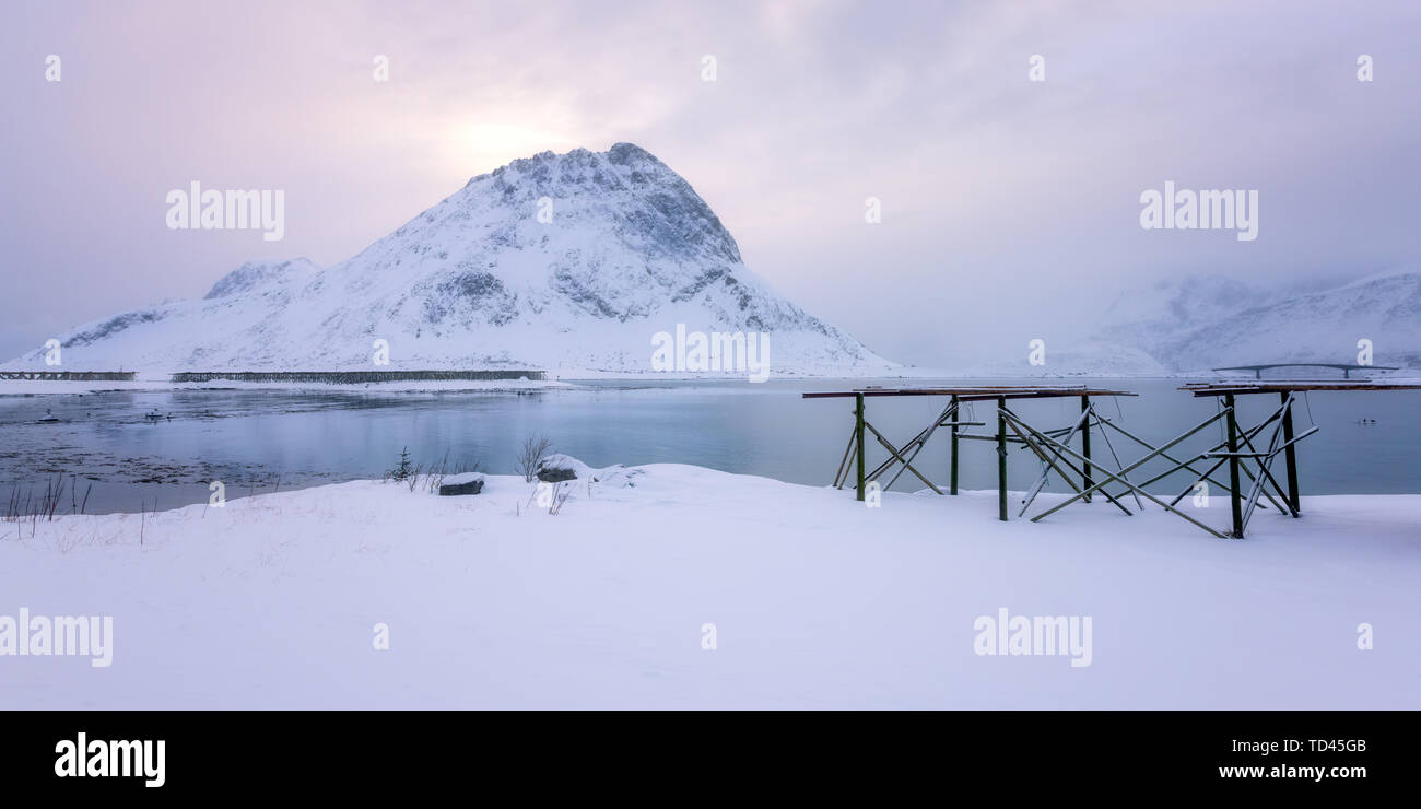 Lofoten en la nieve, las islas Lofoten, Nordland, ártico, Noruega, Europa Foto de stock