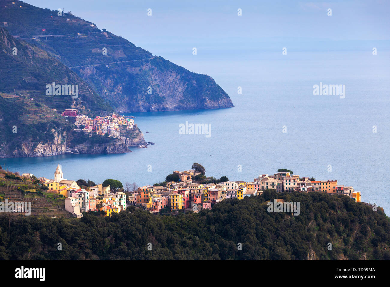 Aldea de Corniglia y Manarola, Cinque Terre, Sitio del Patrimonio Mundial de la UNESCO, en Liguria, Italia, Europa Foto de stock