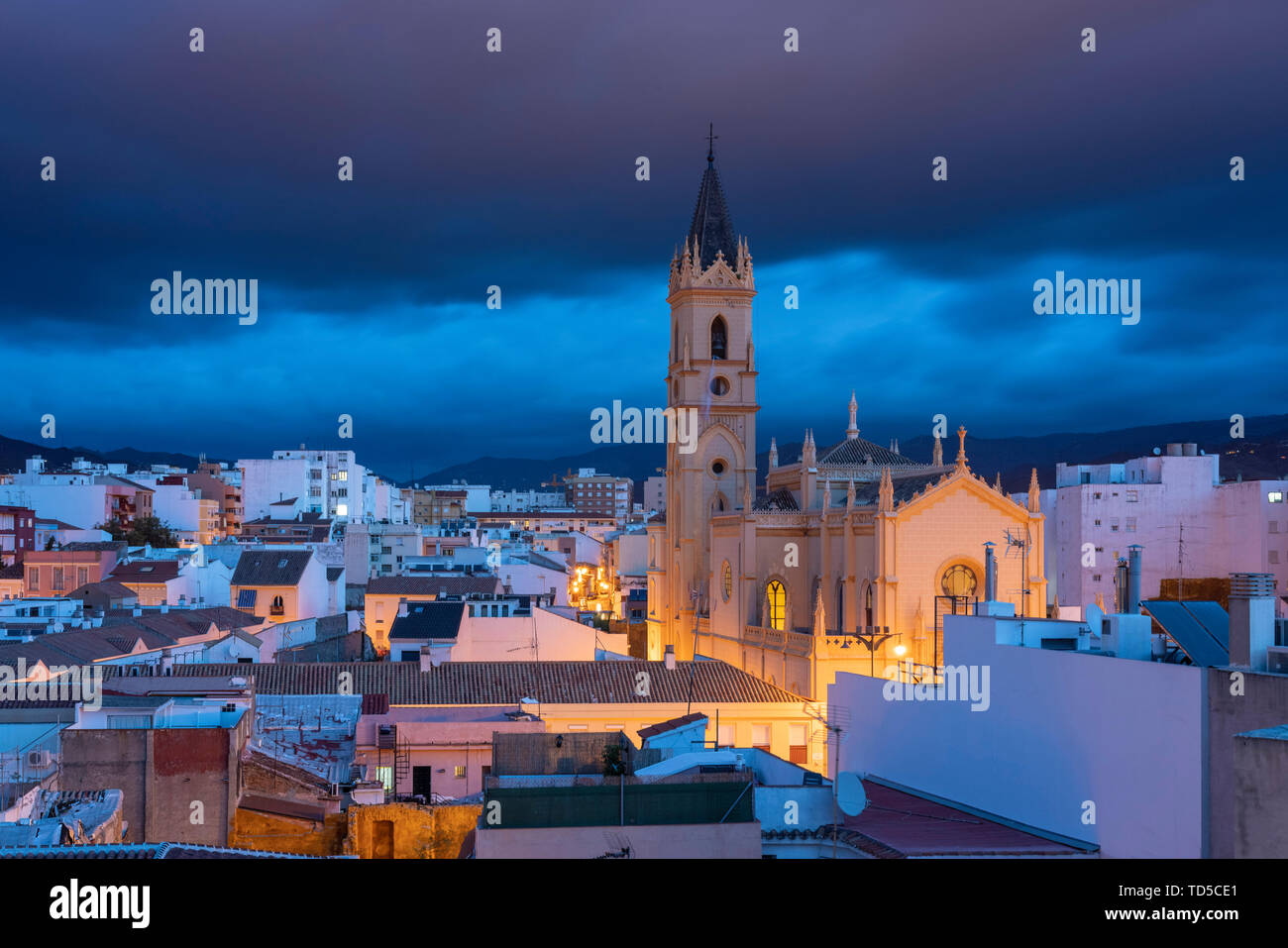 Parroquia de San Pablo antes del amanecer en el centro de Málaga, Málaga, Andalucía, España, Europa Foto de stock