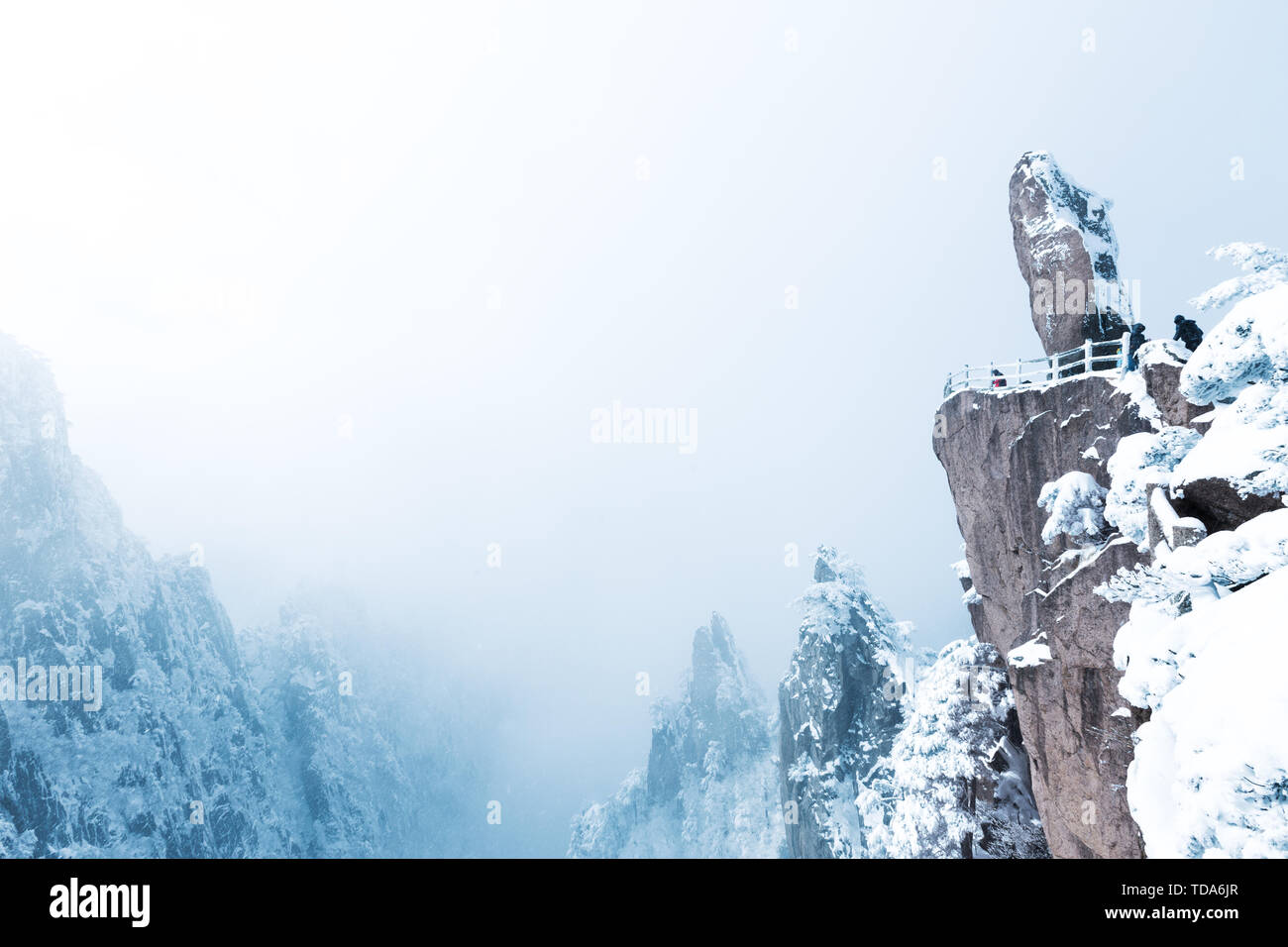 Escena de nieve de la montaña huangshan Foto de stock