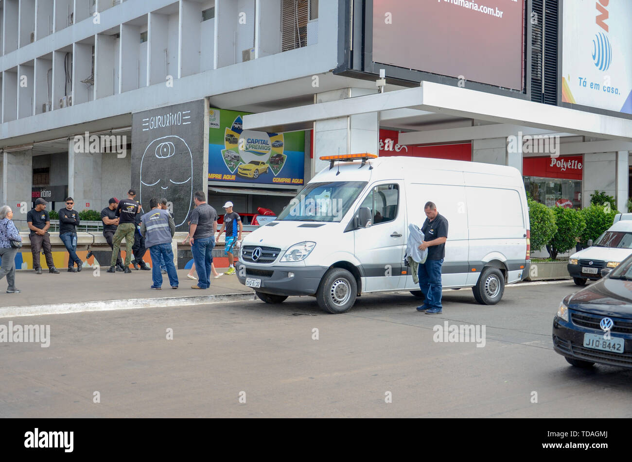 Brasilia, Brasil. El 14 de junio de 2019. Brasilia, DF - 14.06.2019: GREVE GERAL em Brasília - AGEFIS agentes en el plan piloto road durante la huelga general en Brasilia, DF, este viernes (14). (Foto: Demétrius Abrahão de Farias Ferreira/Fotoarena) crédito: Foto Arena LTDA/Alamy Live News crédito: Foto Arena LTDA/Alamy Live News Foto de stock