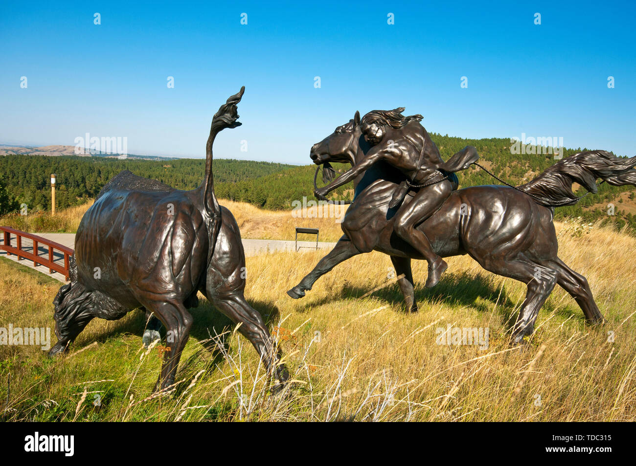 Esculturas de bronce sobre la caza de búfalos en 'Tatanka-Story del bisonte' Museum (fundada por Kevin Costner),Deadwood, Condado de Lawrence, Dakota del Sur, EE.UU. Foto de stock