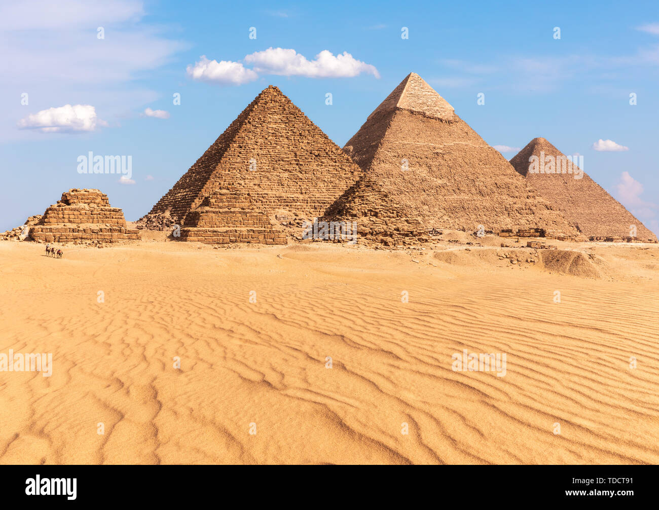 El complejo de las pirámides de Giza, en Egipto, la Vista día soleado. Foto de stock