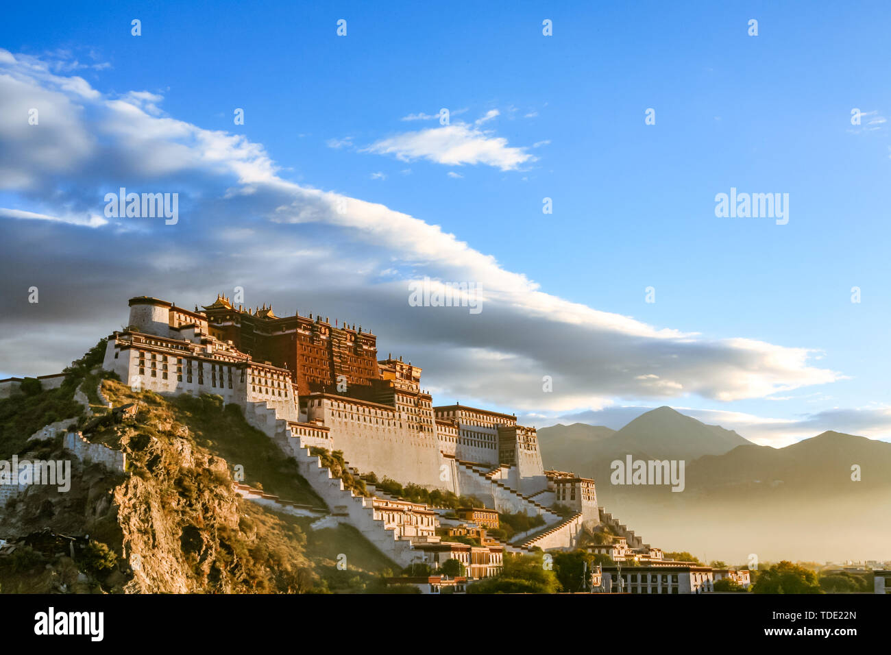 Paisaje de la Divina Namuco lago en el Palacio Potala en Lhasa, Tibet Foto de stock