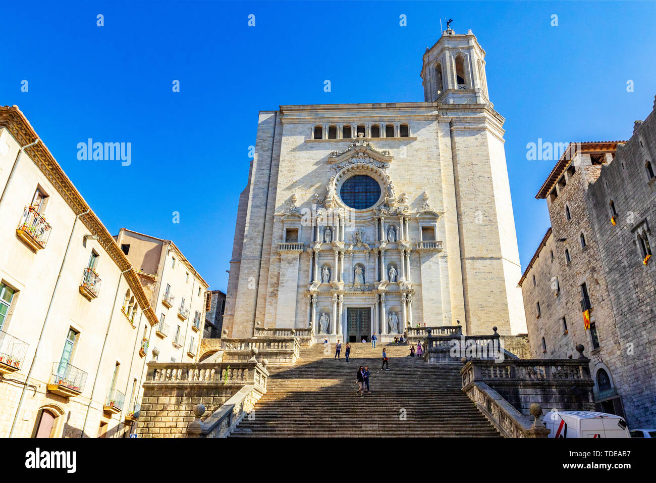 La catedral de Girona, también conocida como la Catedral de Santa María de  Girona, la Iglesia Católica Romana de estilos románico y gótico, con un  record breakin Fotografía de stock - Alamy