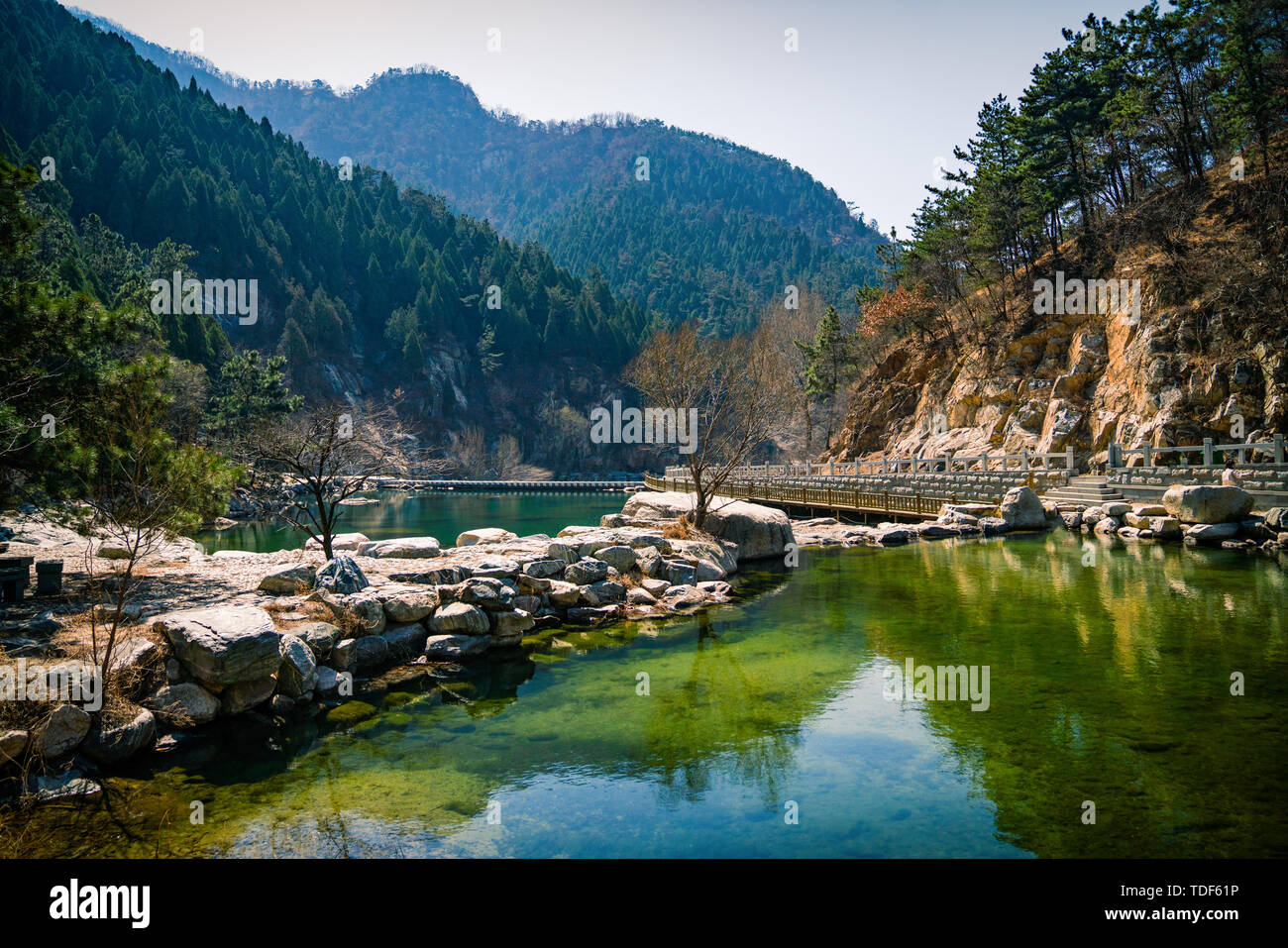 El paisaje natural del Monte Tai Shan Cai Shi Creek Foto de stock