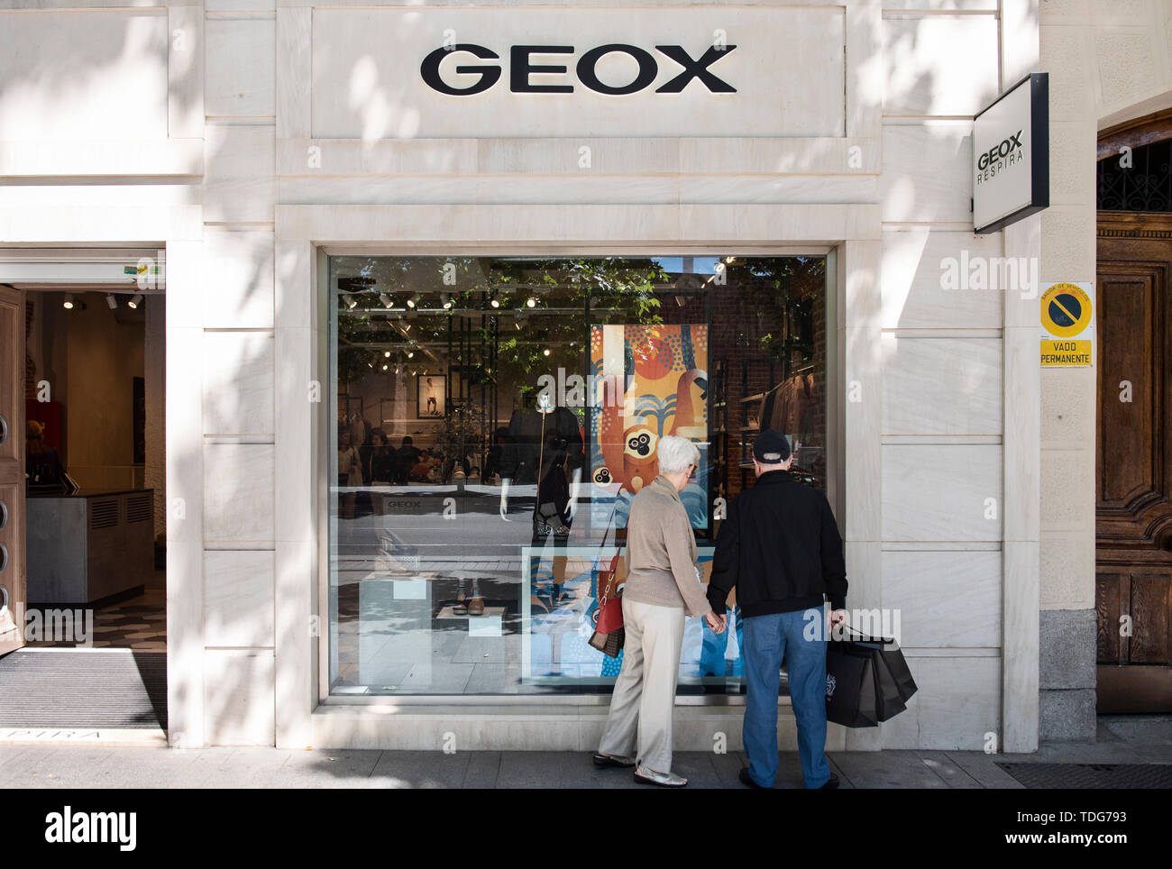 Hasta aquí Ejercicio máscara La marca italiana de calzado Geox tienda visto en España Fotografía de  stock - Alamy