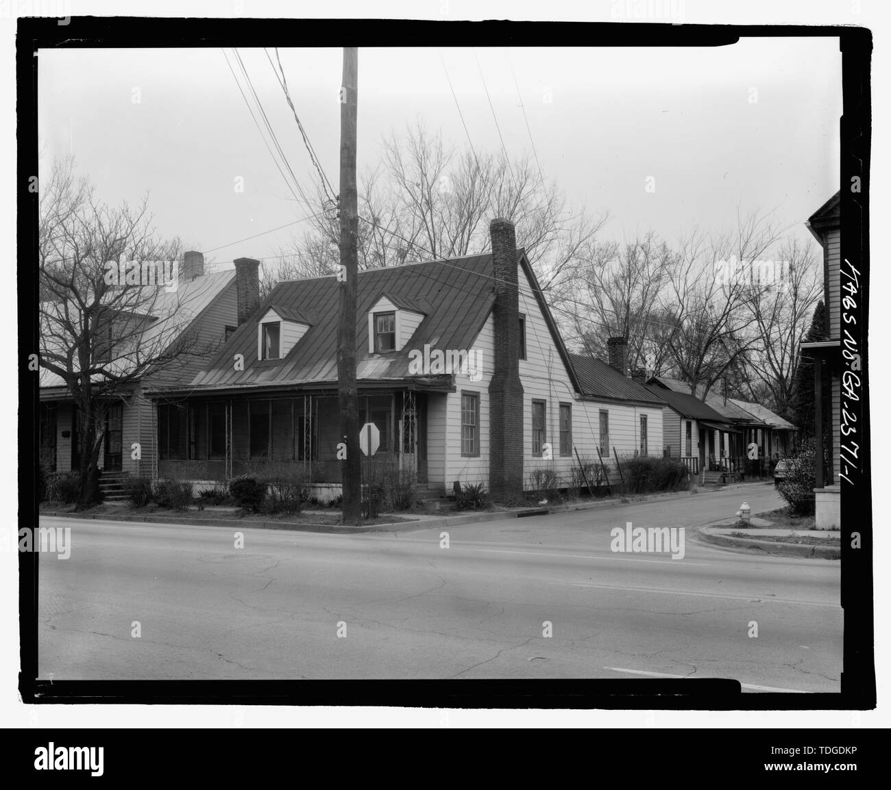 Fachada noreste y noroeste - 720 Walton (Casa), Augusta, Richmond County, GA Foto de stock