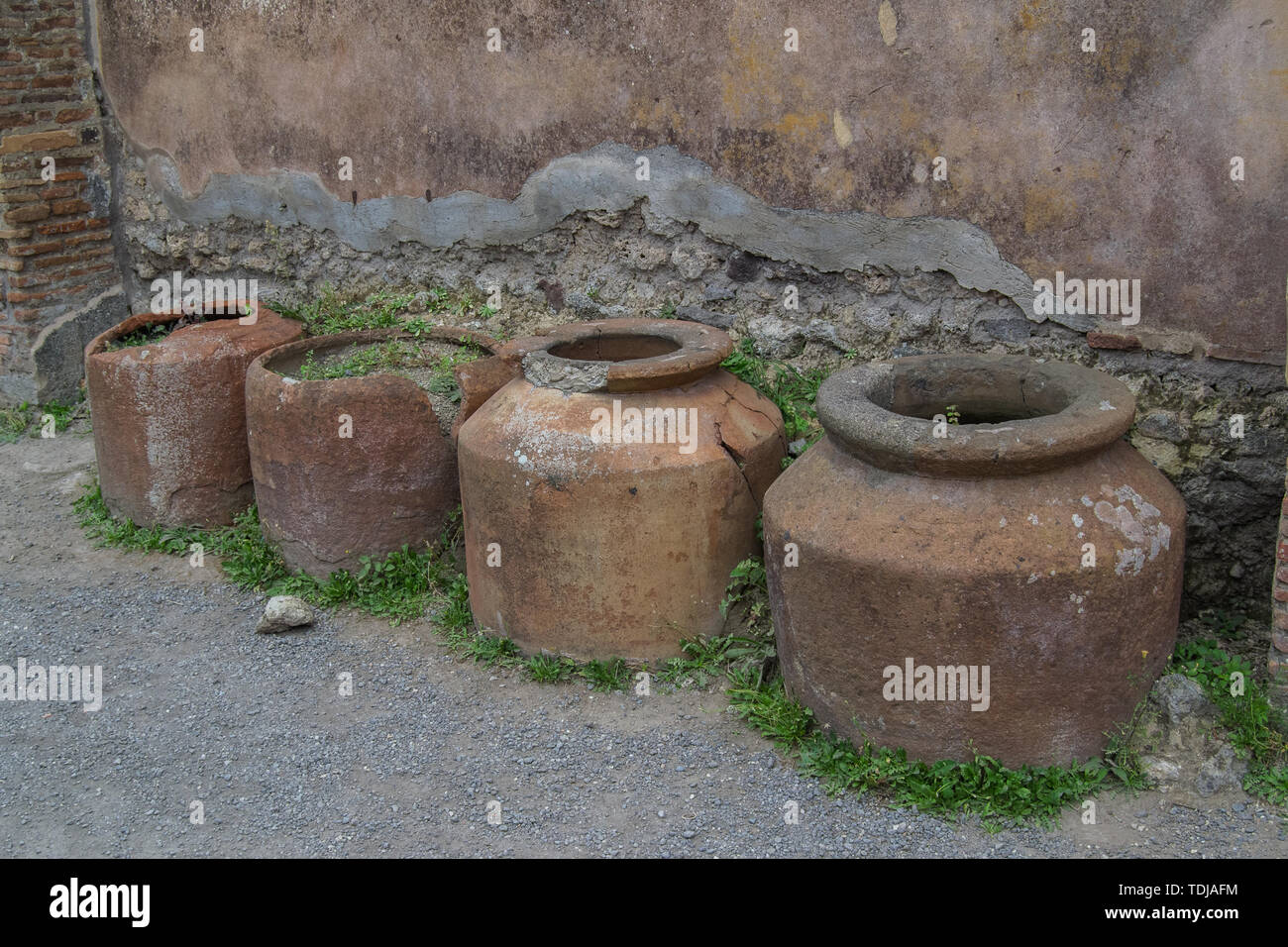 Rusty barrels fotografías e imágenes de alta resolución - Alamy