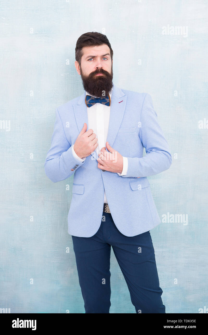 El Novio Hipster Barbudo Hombre Azul Claro Desgaste Esmoquin Y Pajarita Dia De La Boda Elegante