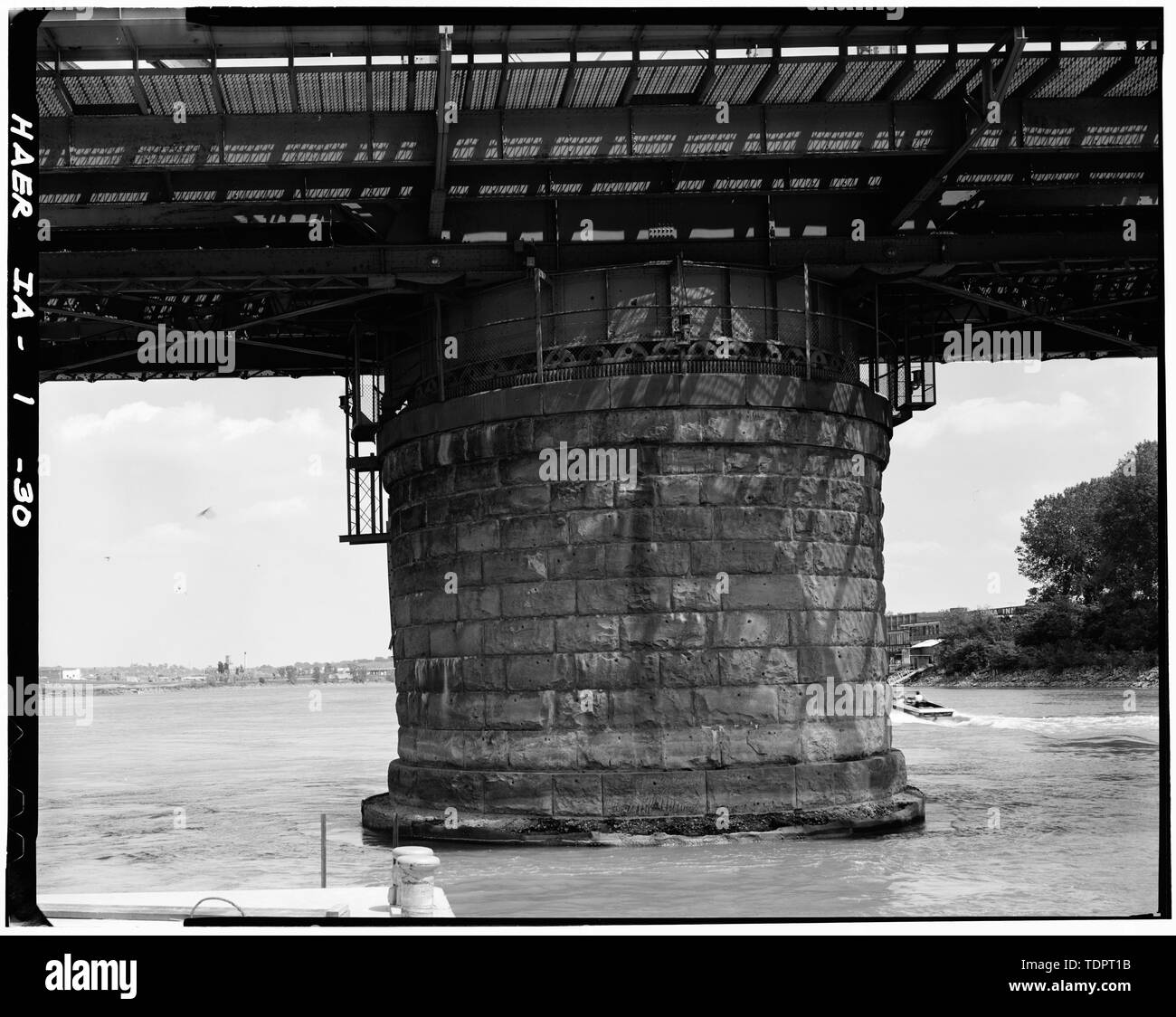 Pier 7 y tambor; cordón inferior de Swing Span; buscando E. - Pacífico Shortline Bridge, U.S. Route 20,abarcando río de Missouri, Sioux City, Condado de Woodbury, IA Foto de stock