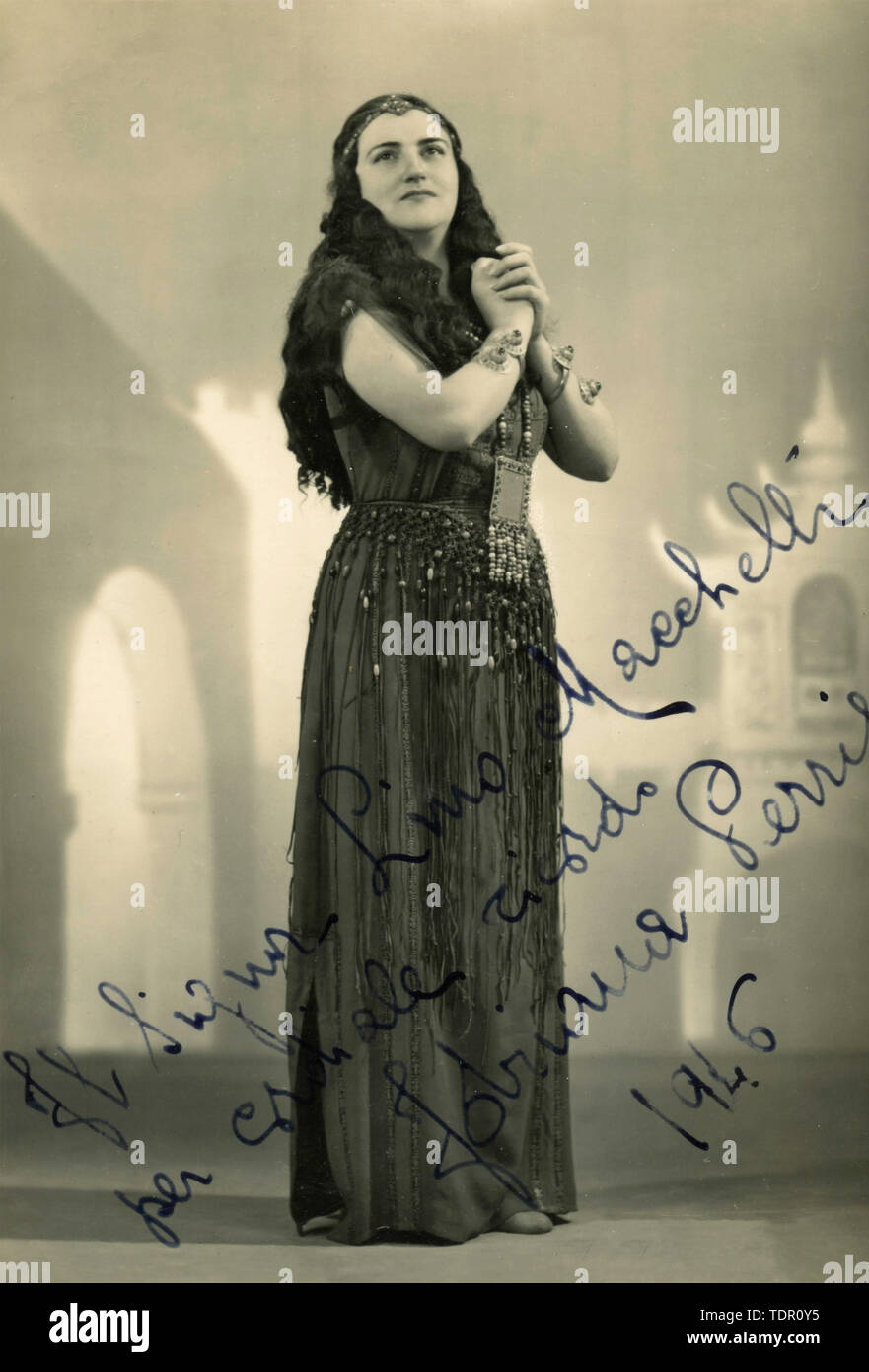 La soprano Adriana Perris es Liù en Turandot, Italia 1946 Foto de stock