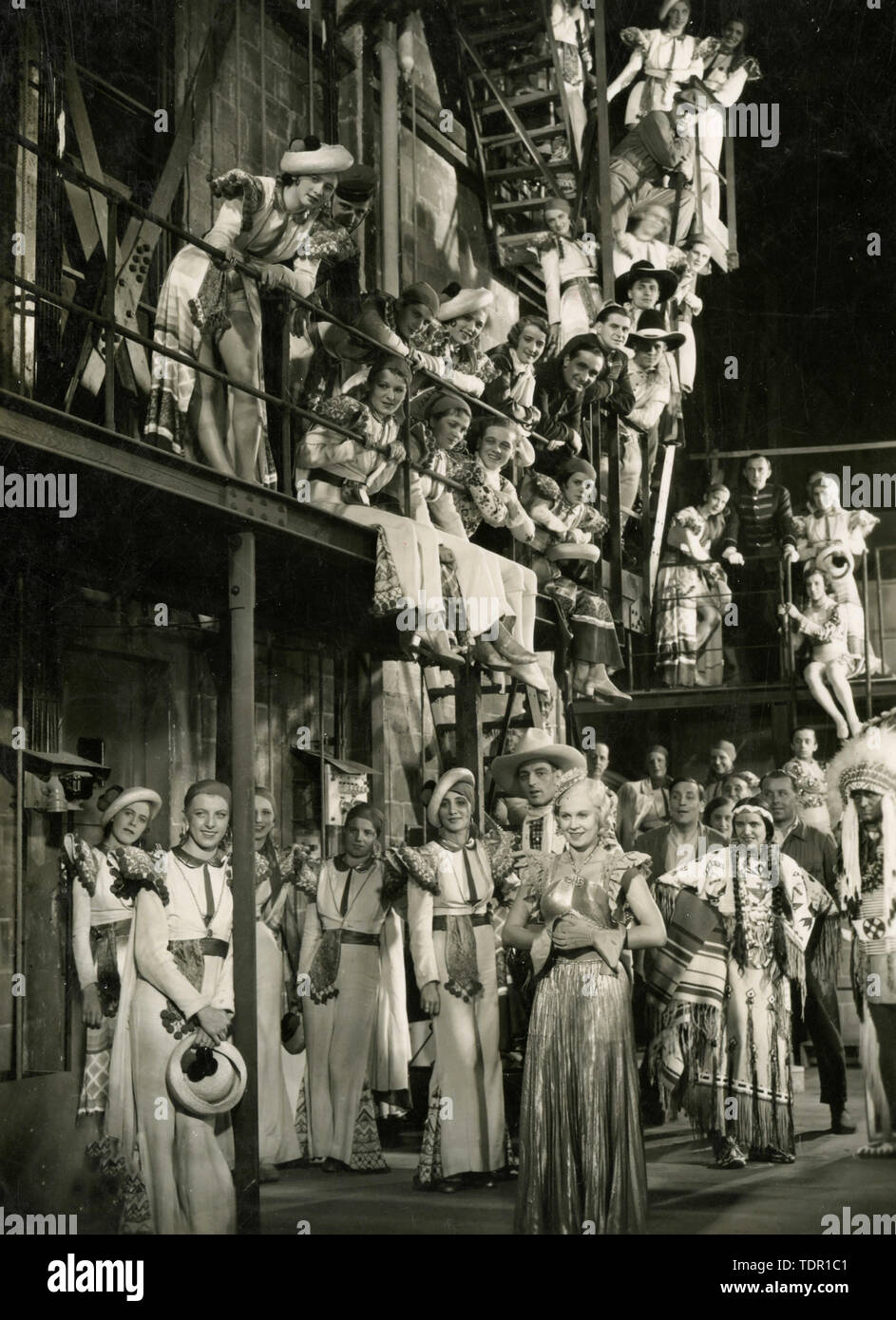 Alfred Zeisler troupe durante la comedia musical Viktor y Victoria, Alemania 1933 Foto de stock