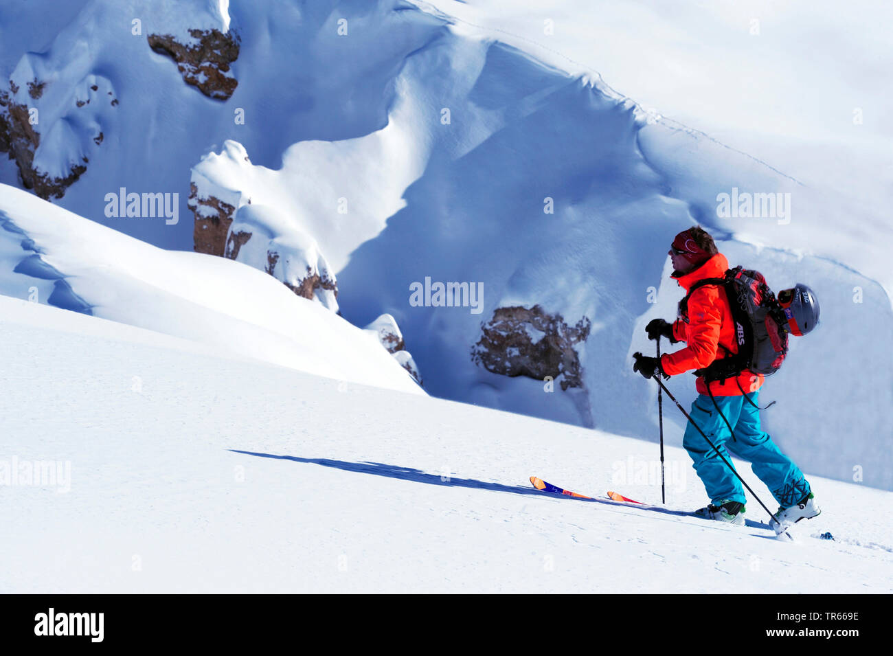 Esquí de travesía en el Col de l'Iseran, Francia, Savoie, Val d Isere Foto de stock