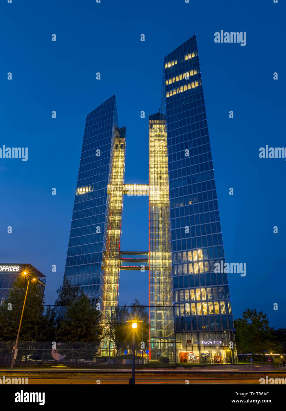 Highlight Towers bei Nacht, Alemania, Baviera, Munich Foto de stock