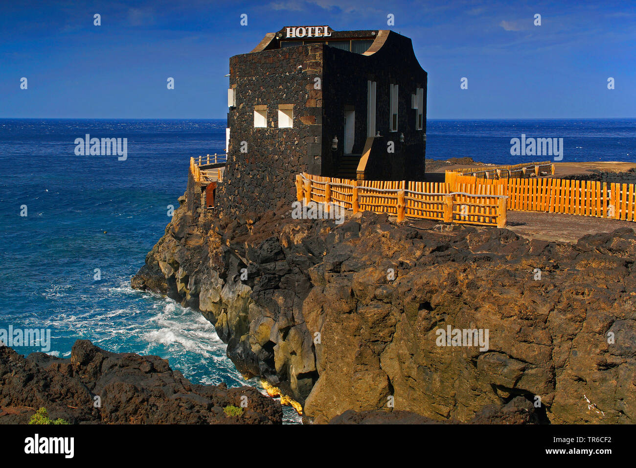 Punta Grande, uno de los hoteles más pequeños del mundo, El Hierro, Islas Canarias Foto de stock