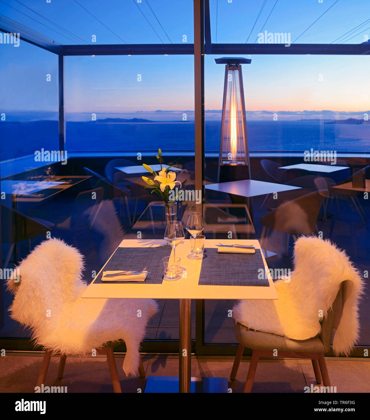 Restaurante de un lujoso hotel en la noche, Francia, Saint Tropez Foto de stock