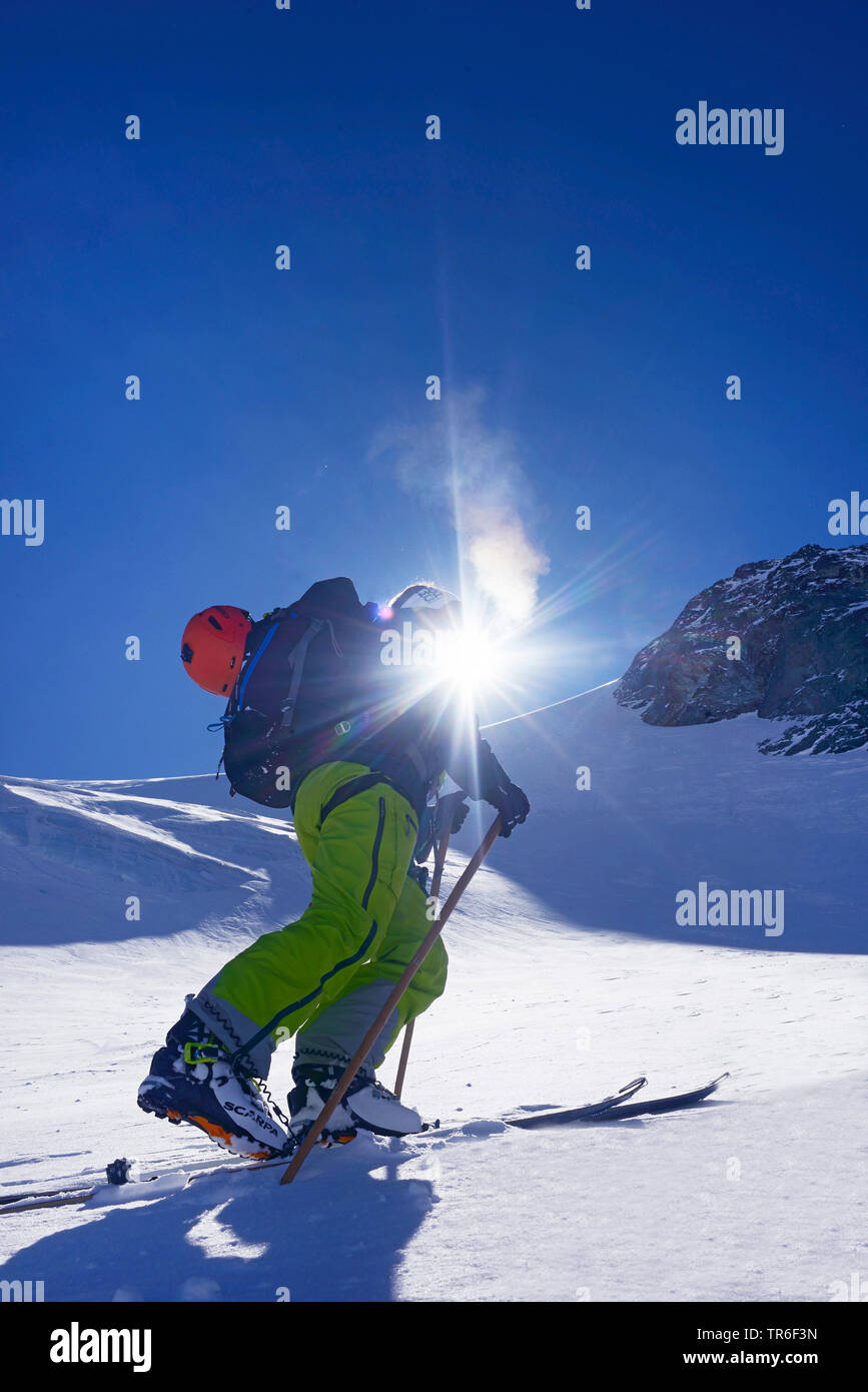 Esquí de travesía a la cima del Mont Pourri, Francia, Savoie, Les Arcs Foto de stock