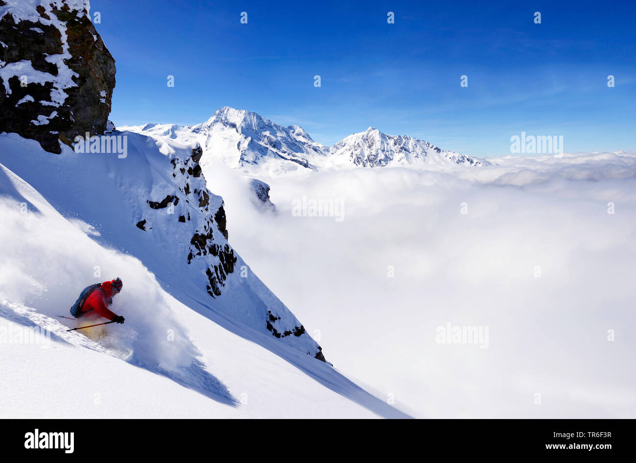 Esquí fuera de pista en la estación de esquí de Sainte-Foy-Tarentaise, Mont pourri de antecedentes, Francia, Savoie, Parque Nacional de Vanoise, Sainte-Foy-Tarentaise Foto de stock