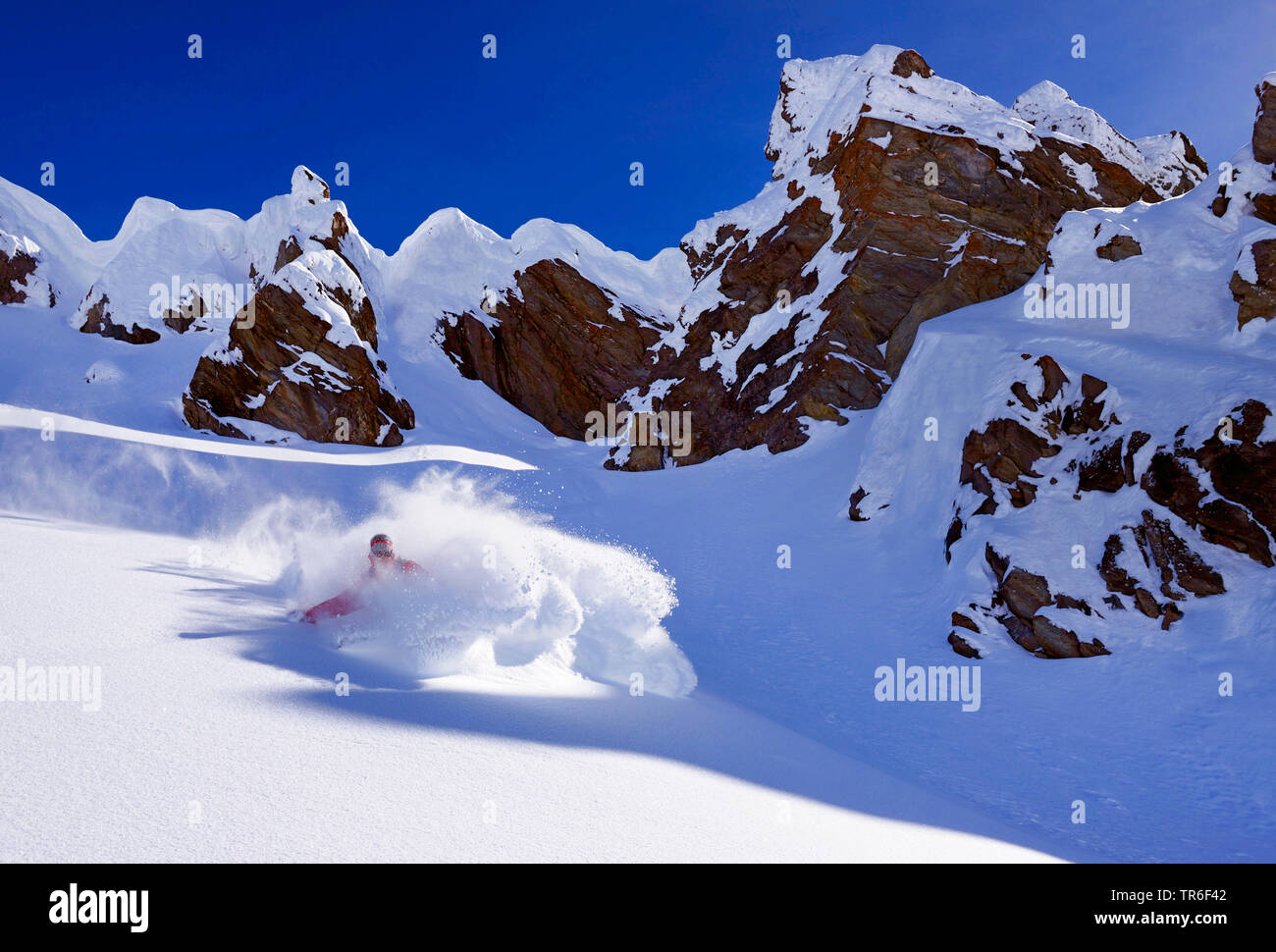 Esquí fuera de pista en la estación de esquí de Sainte-Foy-Tarentaise, Francia, Savoie, Parque Nacional de Vanoise, Sainte-Foy-Tarentaise Foto de stock