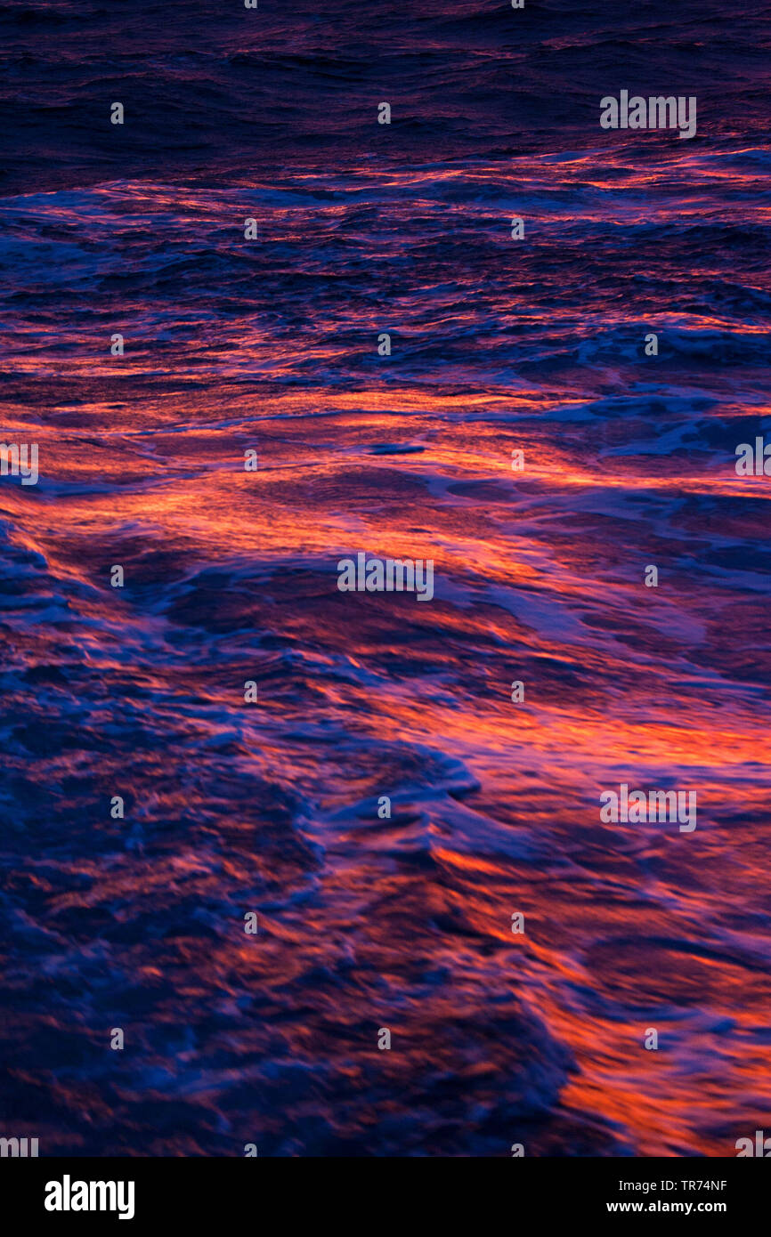 Ocaso sobre el Océano Atlántico Sur, Suedgeorgien Foto de stock