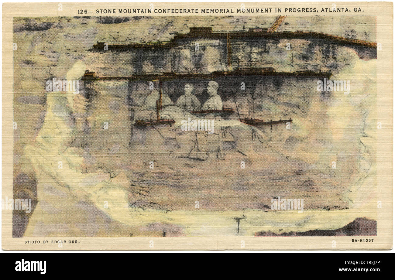 Pronto la vista de la montaña de piedra tallada parcialmente Confederate Memorial cerca de Atlanta, Georgia. Foto desde finales del decenio de 1920 muestra la cabeza del General Robert E. Lee con contorno de Jefferson Davis y Lee's Horse, viajero. Foto de stock