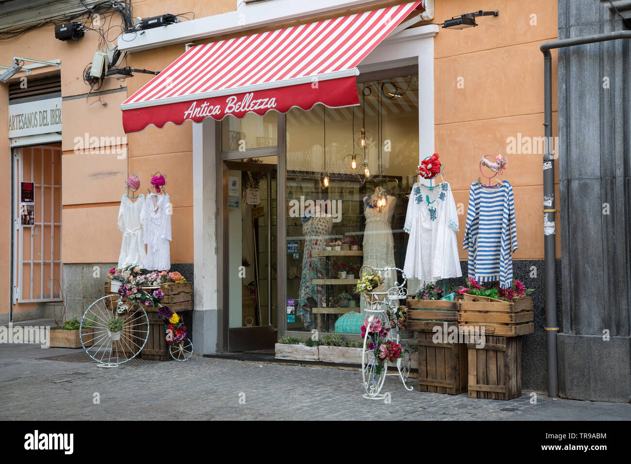 Tienda de ropa Antica Bellezza, Chueca, Madrid, España Fotografía de stock  - Alamy
