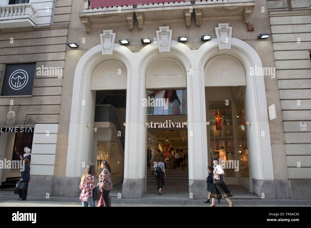Tienda Stradivarius; la calle Gran Via, Madrid, España de - Alamy