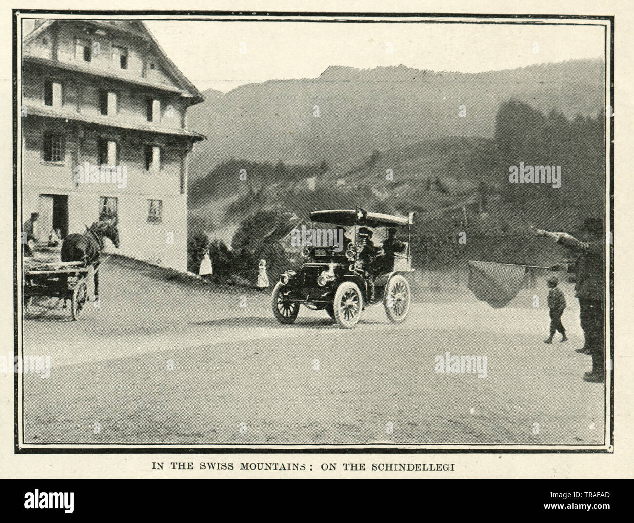 Vintage fotografía de carrera automovilística de París a Viena, 1902. En las montañas suizas, en Schindellegi Foto de stock