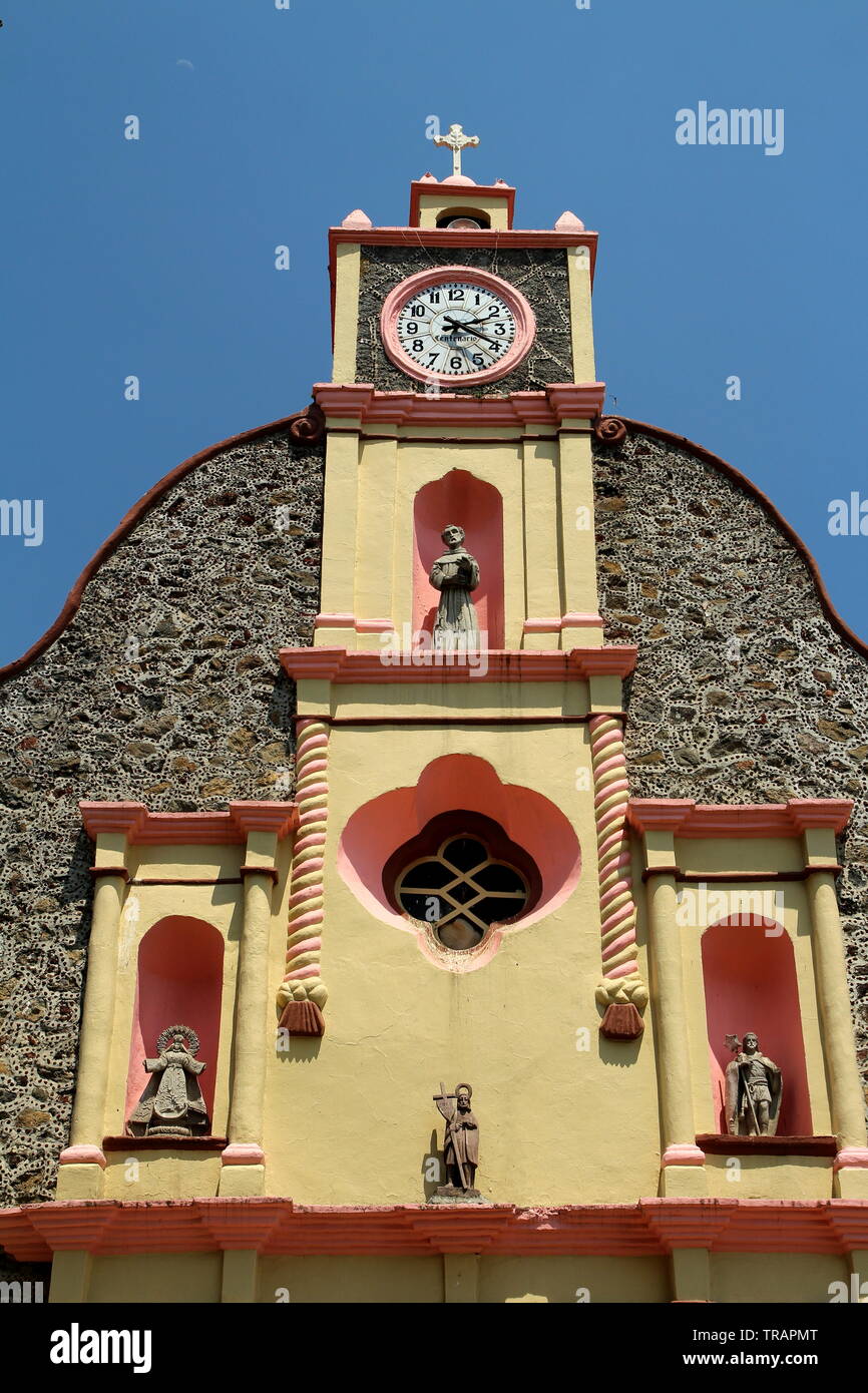 Parroquia de San Juan Bautista. Iglesia católica en Huitzilac, Morelos, México. Foto de stock