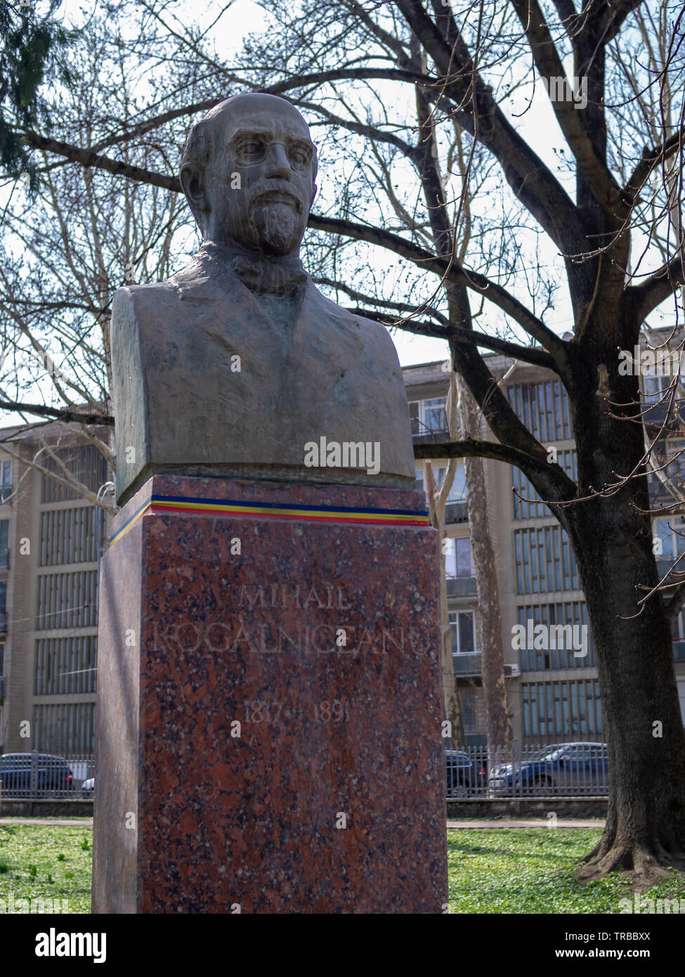 CHISINAU, Moldova, 21 de marzo de 2019: Mihail Kogalniceanu busto en el Callejón de los clásicos Foto de stock